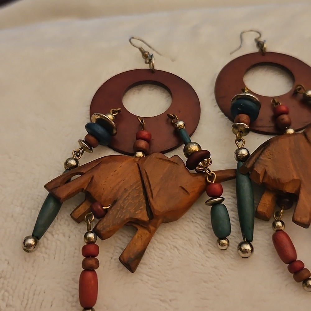 Vintage 1980s Wood Carved Elephant Tribal Beaded Festival Dangle Earrings - Picture 4 of 8